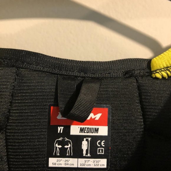 CCM Tacks 9550 Youth Shoulder Pads - Picture 7 of 11